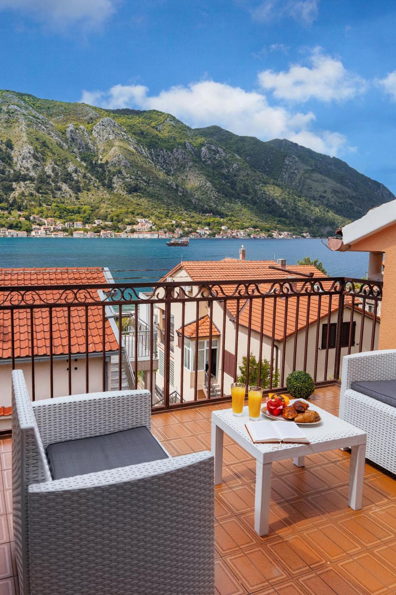 Apartment Busola Kotor Exteriör bild