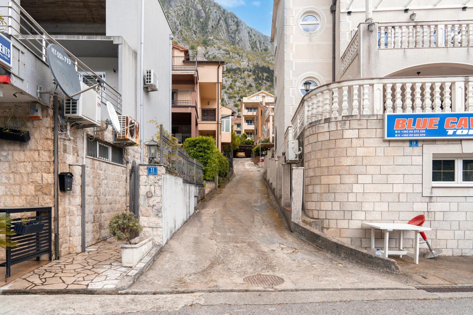 Apartment Busola Kotor Exteriör bild