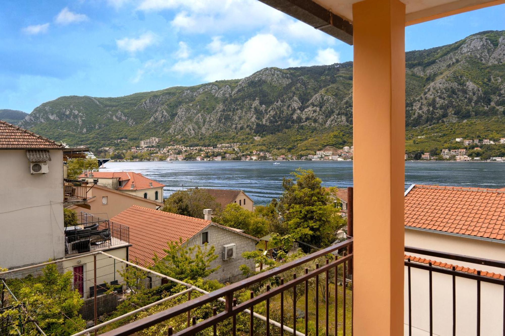 Apartment Busola Kotor Exteriör bild